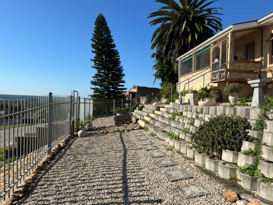 4 Bedroom Property for Sale in Heuwelkruin Eastern Cape